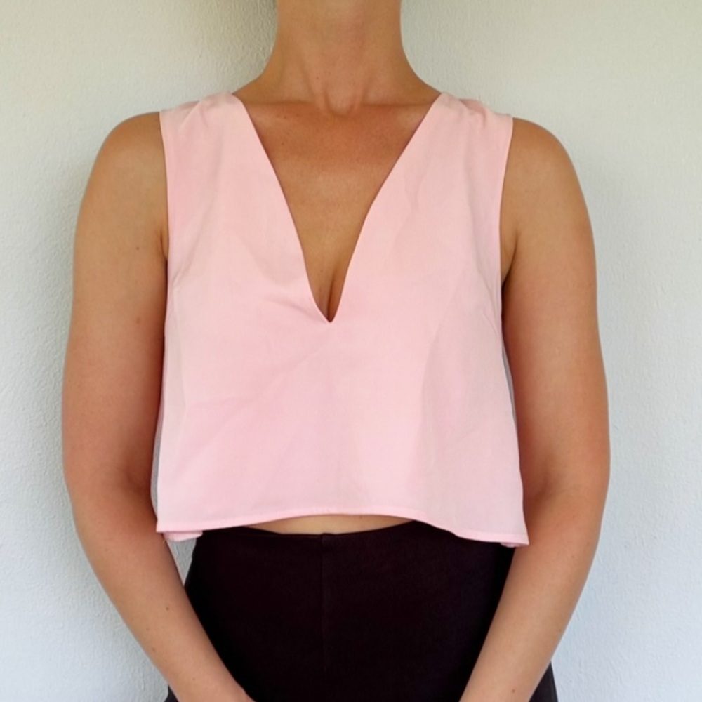 TOBI blush pink v-neck sleeveless loose fit shift style boxy crop top size XS